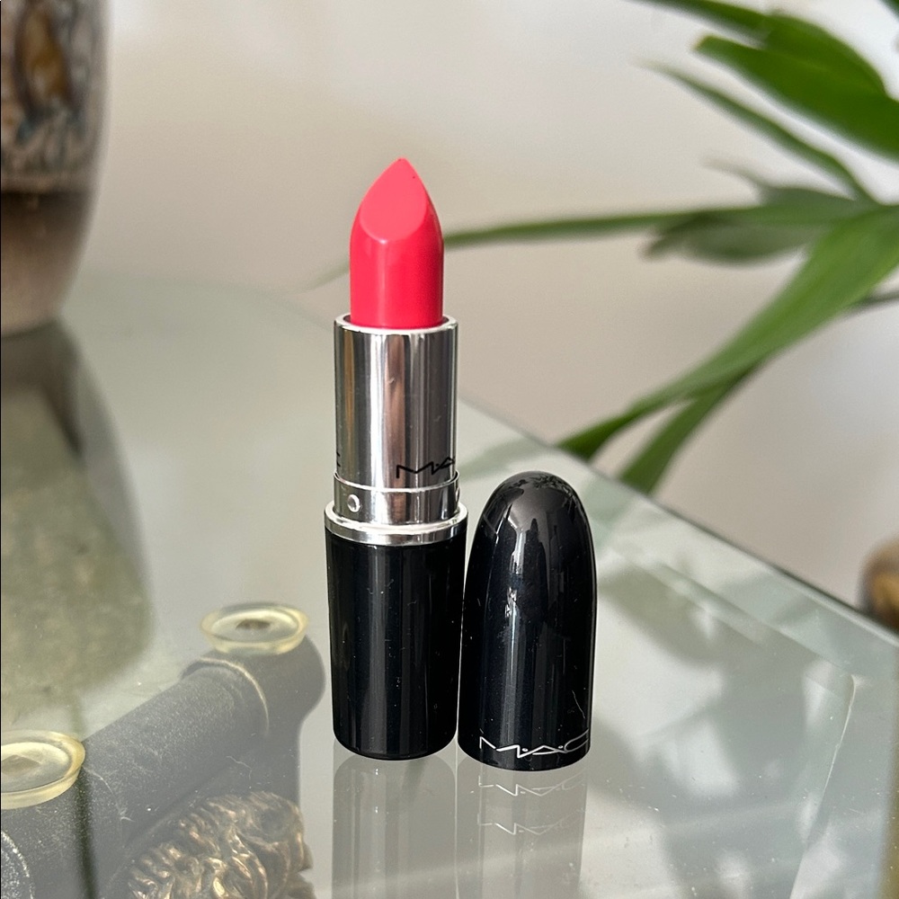 MAC Flawless is More - Discontinued